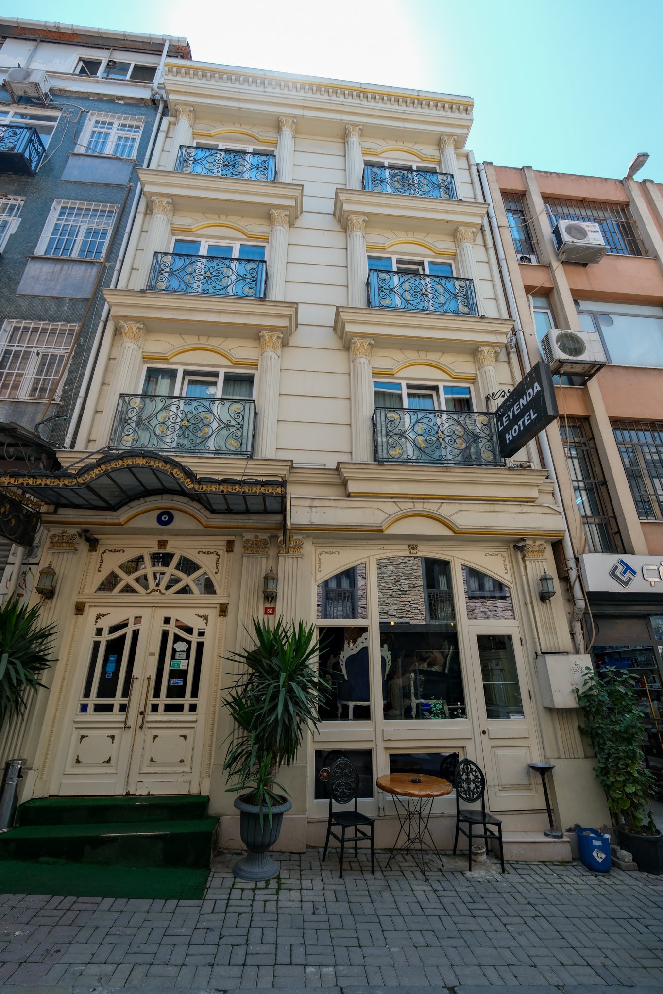 Leyenda Boutique Hotel'in Sultanahmet'teki tarihi bina cephesi