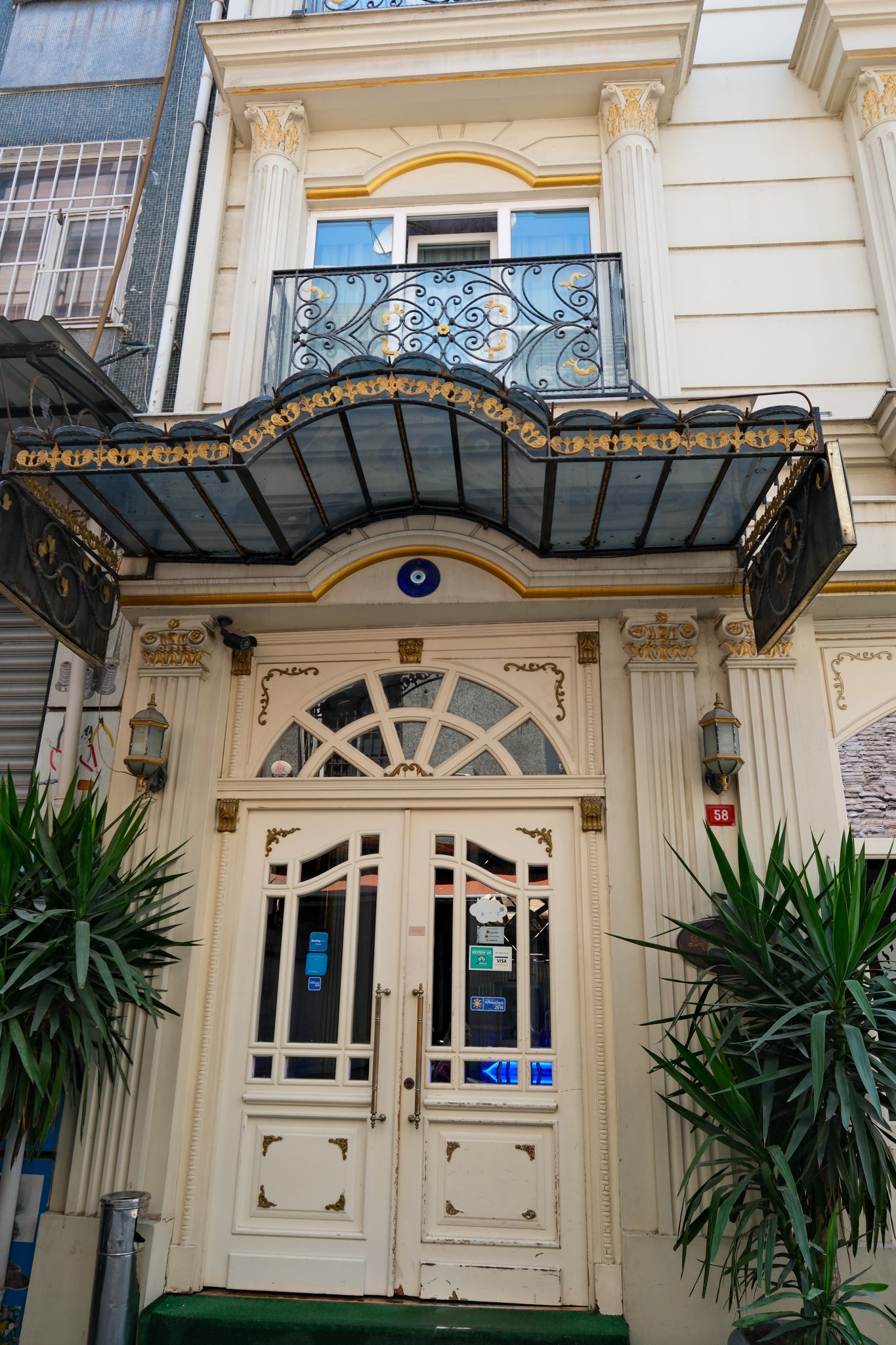 Otel binası cephe detayı