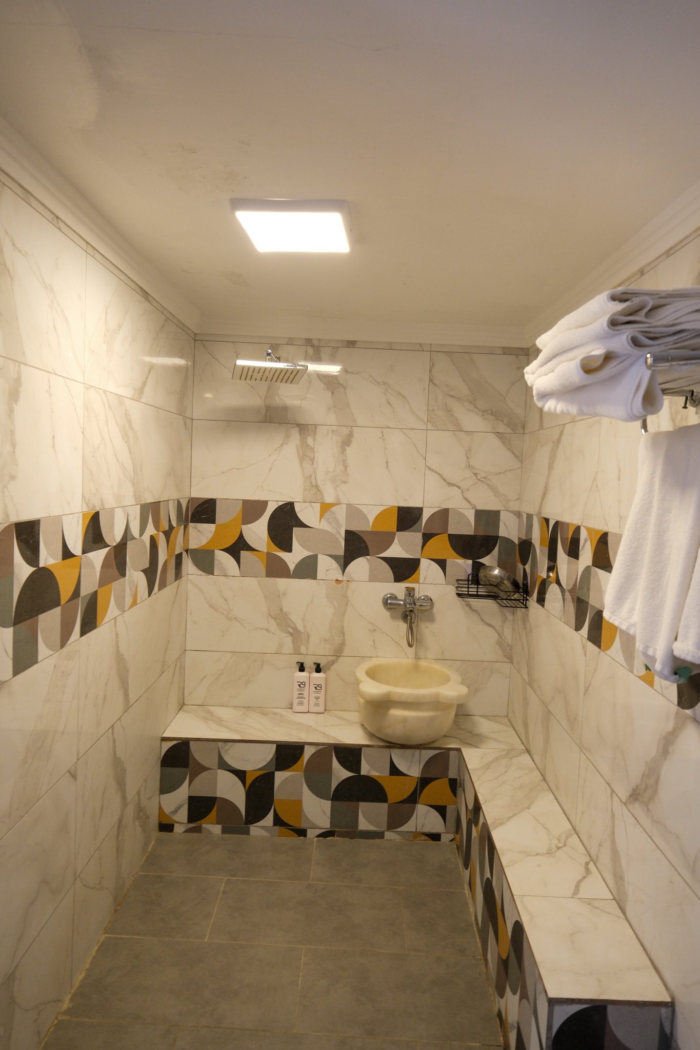Spa tarzı banyo köşesi