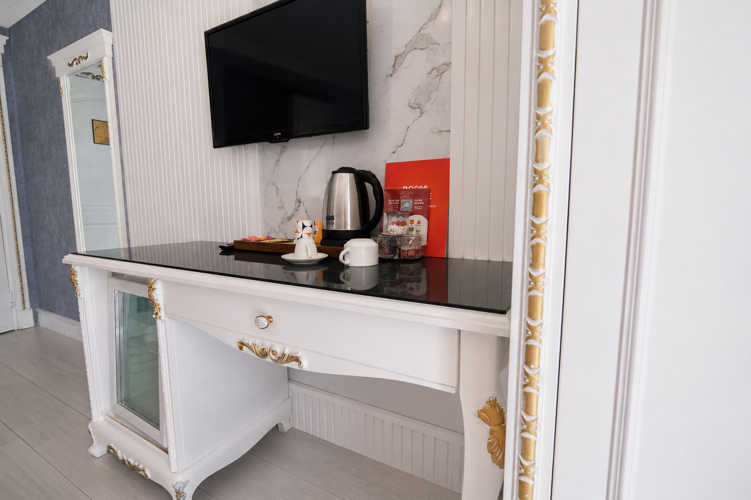 Deluxe Oda çalışma masası ve minibar